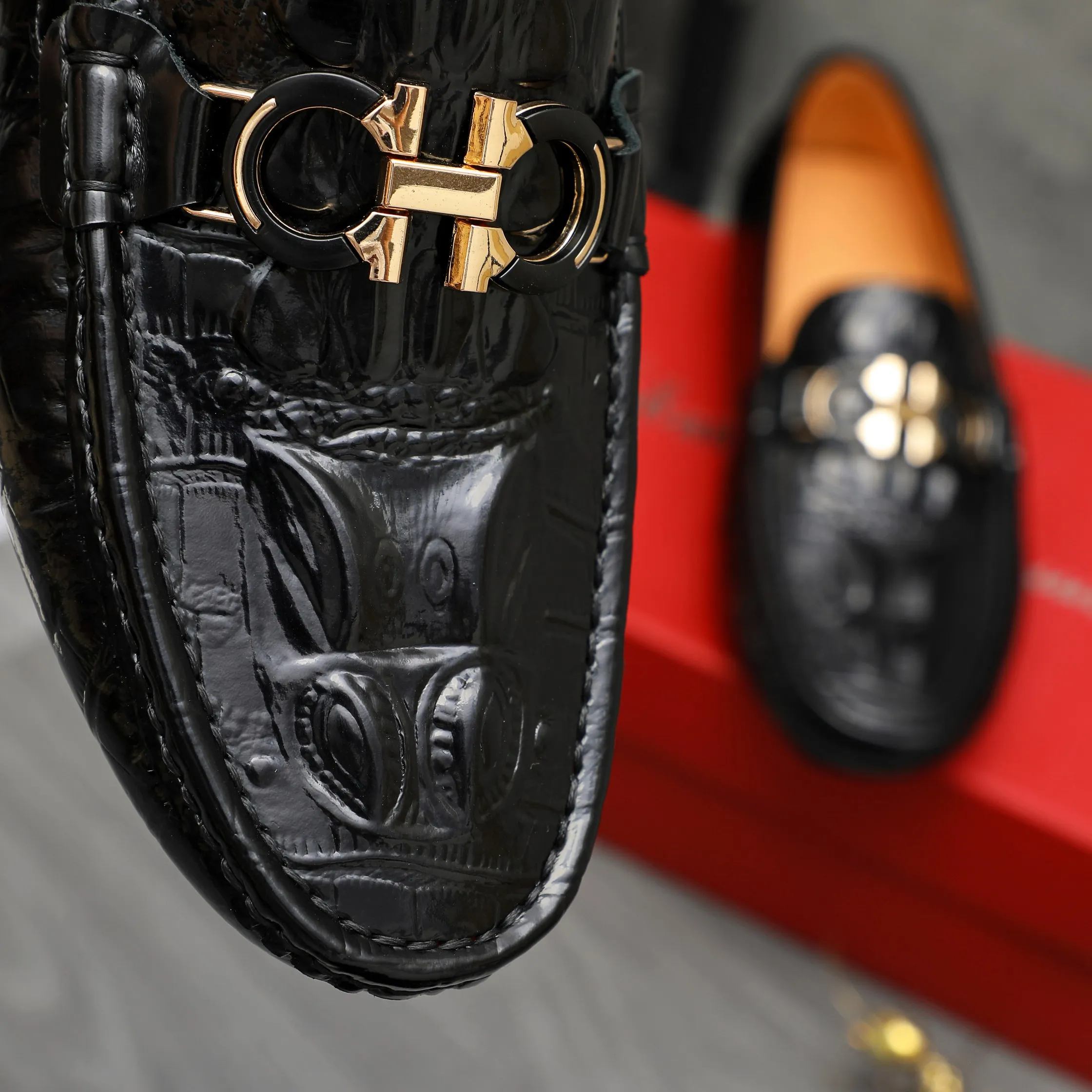 Men's shoes 💰380 Product trademark: Ferragamo "Ferragamo" casual slip-on shoes Regular size: 38-45 (45 is custom-made and non-returnable) Product materials: Selected high-quality embossed cowhide upper, pigskin lining, rubber outsole